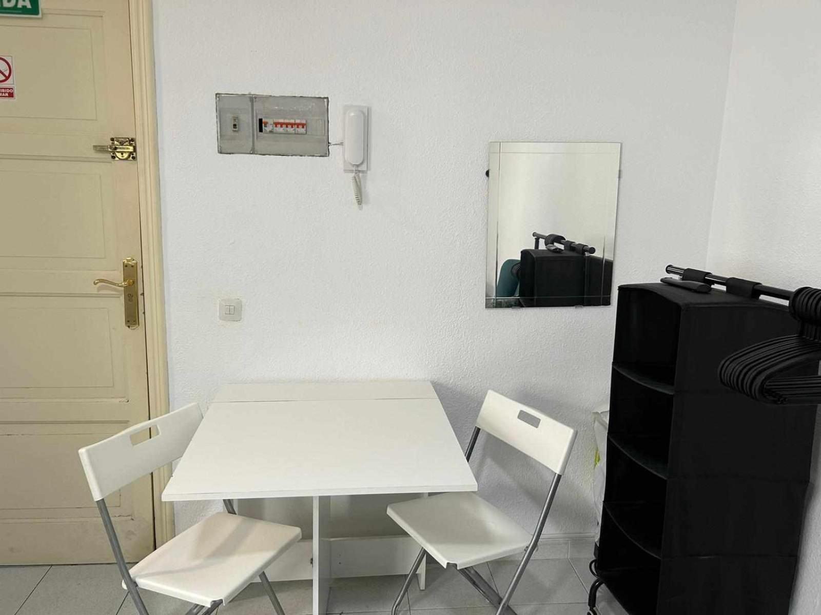 Estudio En Plaza Callao Madrid Buitenkant foto